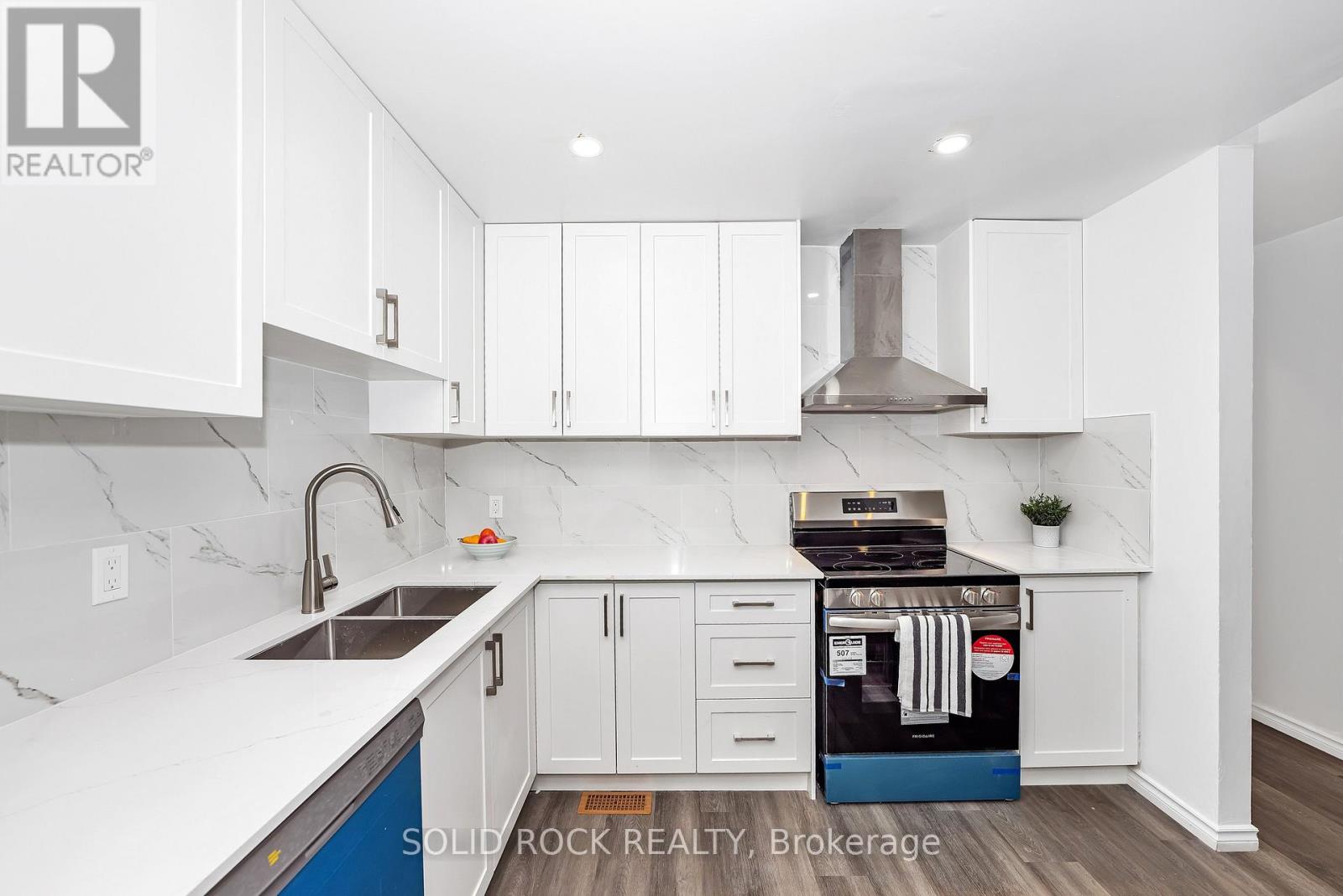 348 Monica Crescent, Ottawa, Ontario  K1E 3N5 - Photo 7 - X12501186