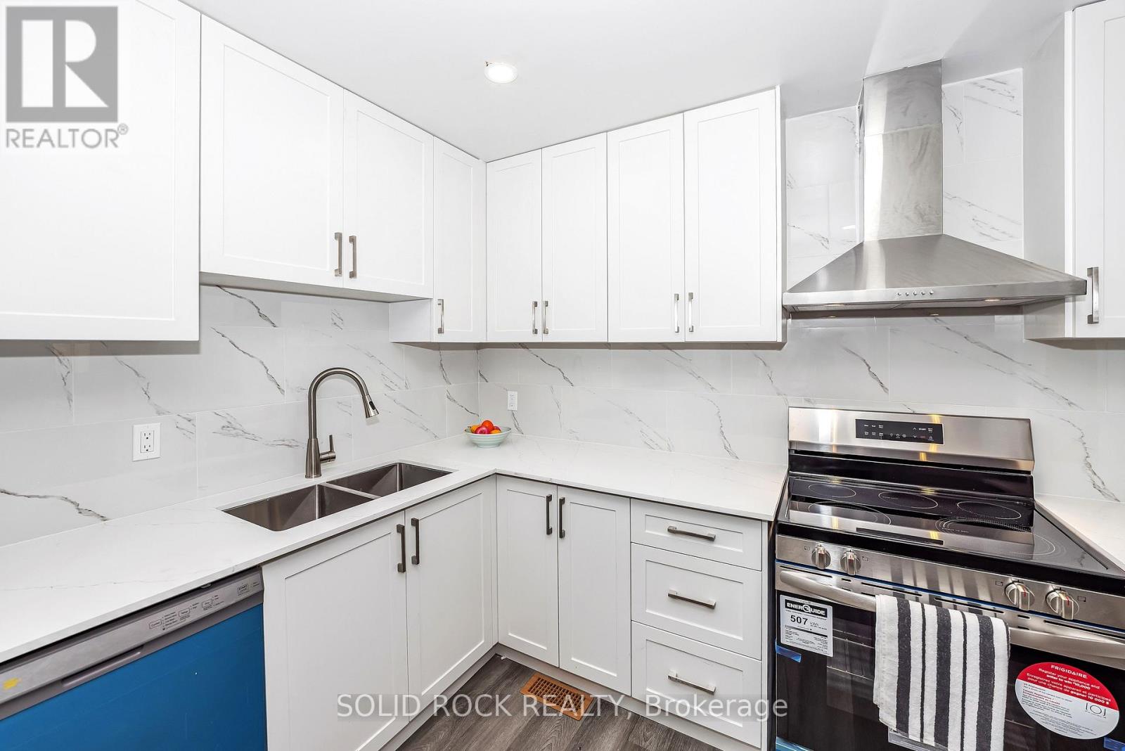 348 Monica Crescent, Ottawa, Ontario  K1E 3N5 - Photo 8 - X12501186