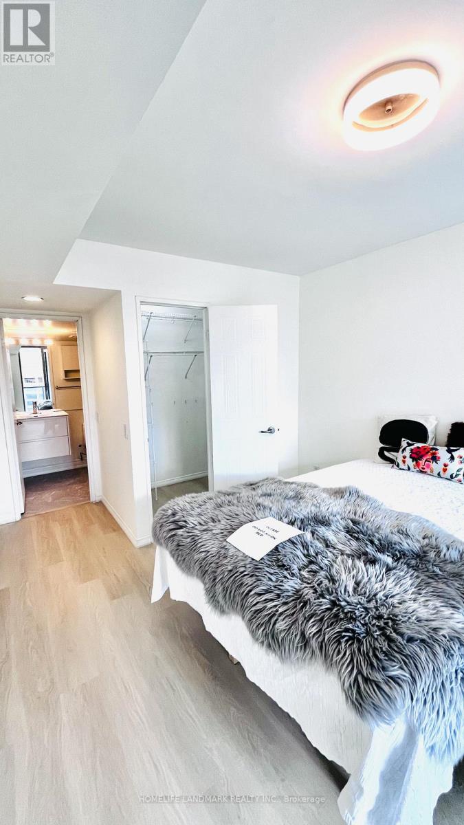 2205 - 750 Bay Street, Toronto, Ontario  M5G 1N6 - Photo 10 - C12459350