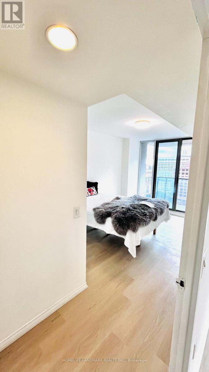 2205 - 750 Bay Street, Toronto, Ontario  M5G 1N6 - Photo 11 - C12459350