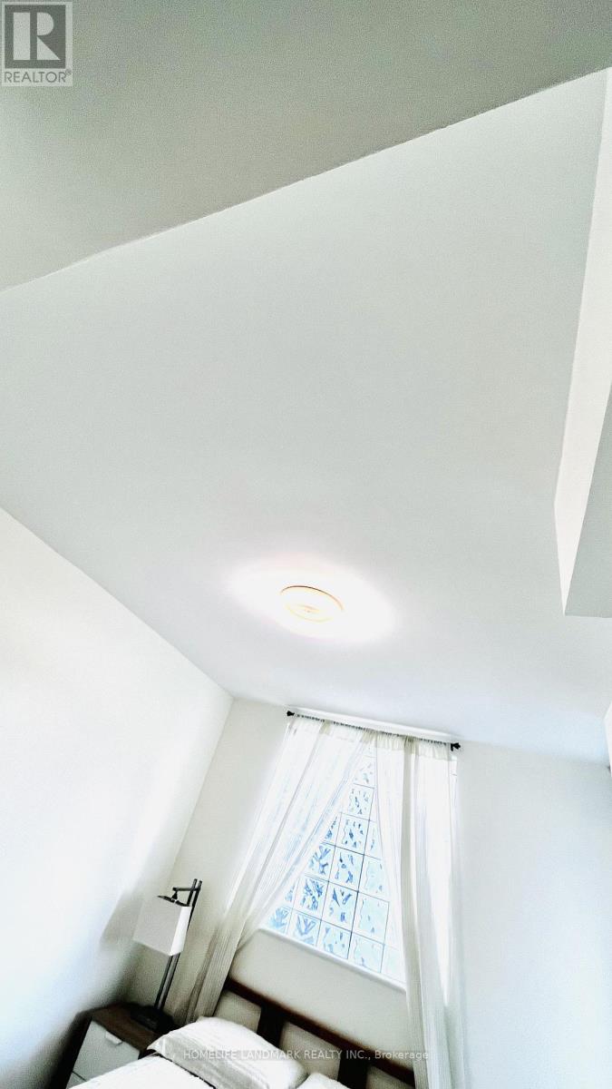 2205 - 750 Bay Street, Toronto, Ontario  M5G 1N6 - Photo 28 - C12459350