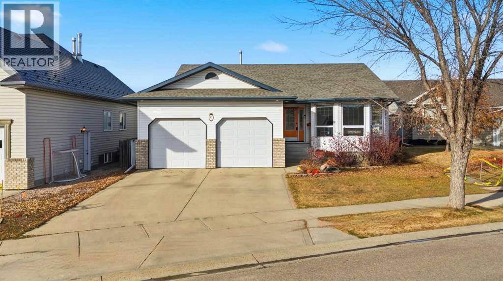 11 Falcon Ridge Drive, Sylvan Lake, Alberta  T4S 1Z2 - Photo 2 - A2268373