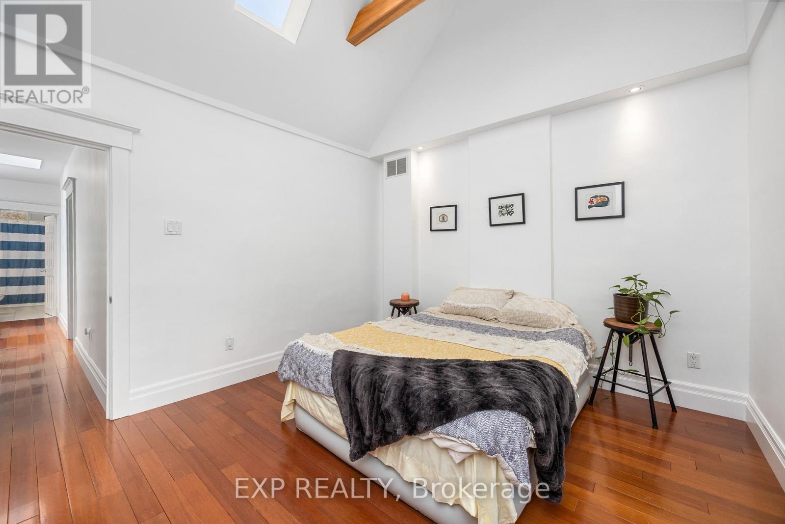 8 Bertmount Avenue, Toronto, Ontario  M4M 2X9 - Photo 12 - E12501188