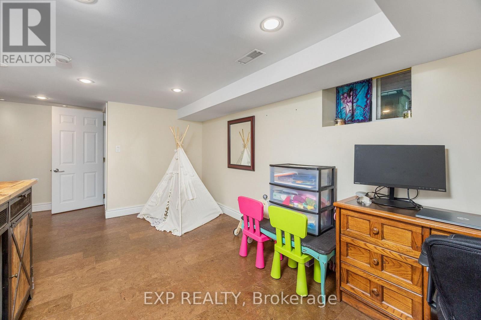 8 Bertmount Avenue, Toronto, Ontario  M4M 2X9 - Photo 21 - E12501188