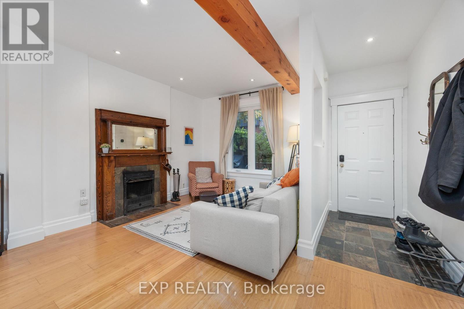 8 Bertmount Avenue, Toronto, Ontario  M4M 2X9 - Photo 3 - E12501188