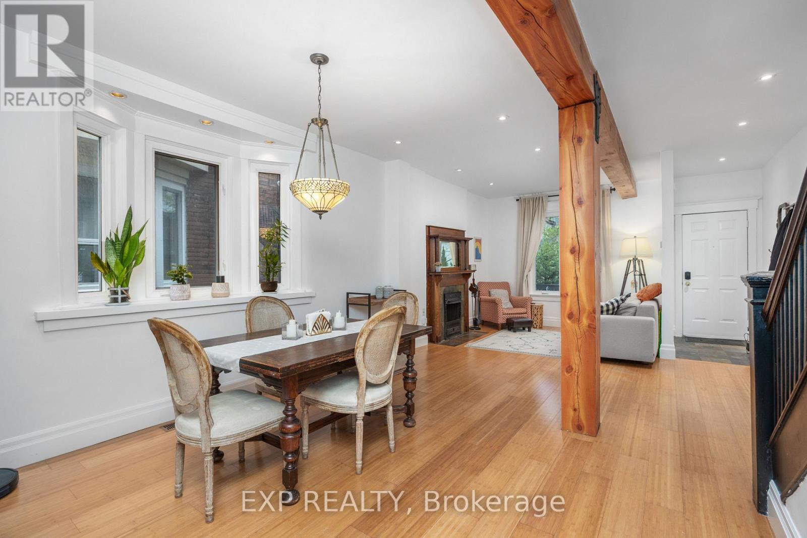 8 Bertmount Avenue, Toronto, Ontario  M4M 2X9 - Photo 6 - E12501188