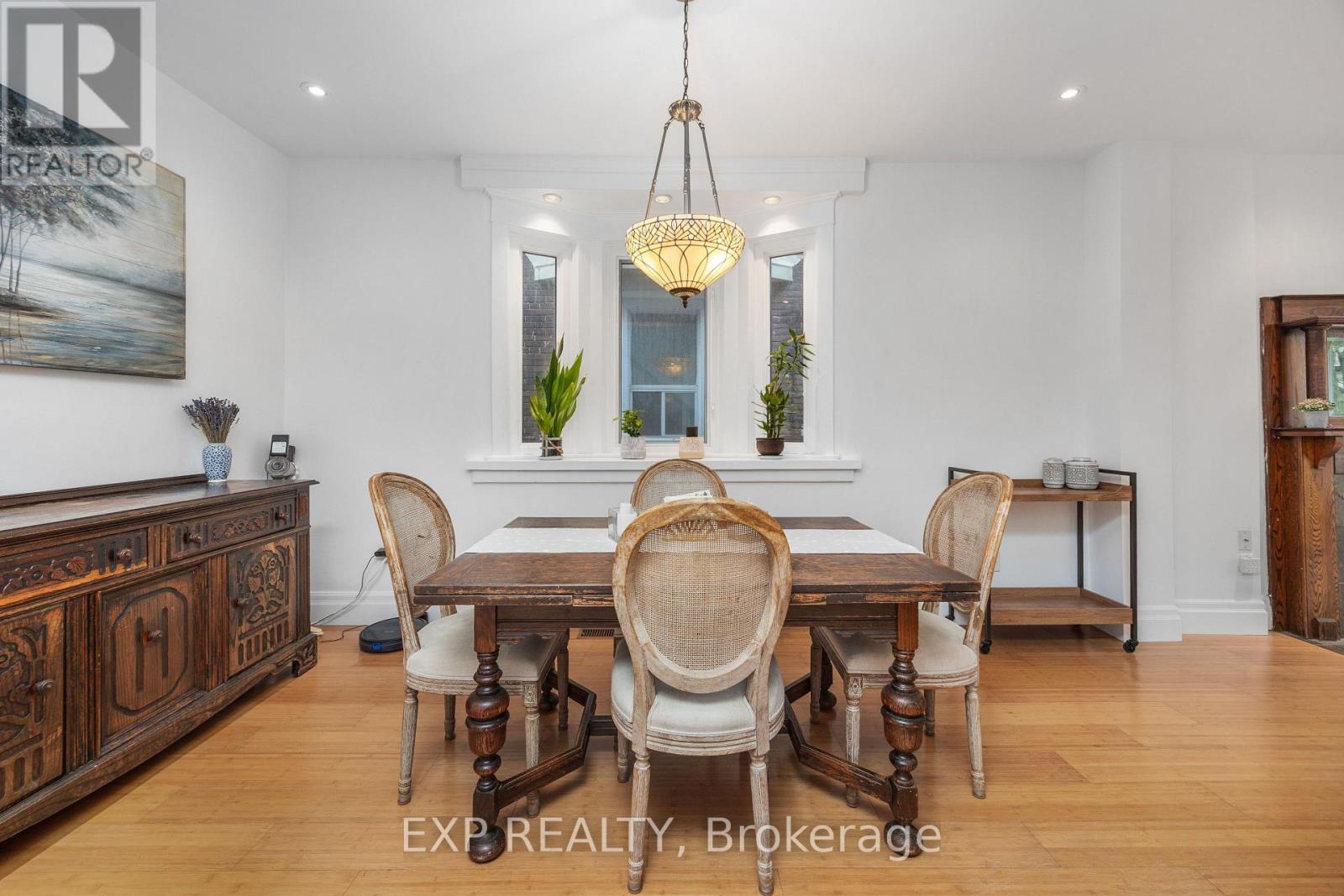 8 Bertmount Avenue, Toronto, Ontario  M4M 2X9 - Photo 8 - E12501188