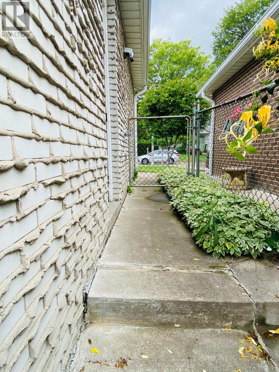 Basmt - 10 Southdale Drive, Markham, Ontario  L3P 1J7 - Photo 3 - N12501190