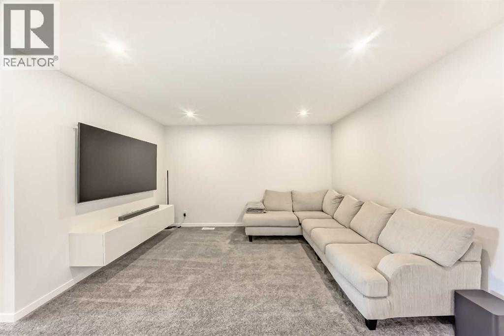 16 Lucas Passage Nw, Calgary, Alberta  T3P 2E3 - Photo 38 - A2264000