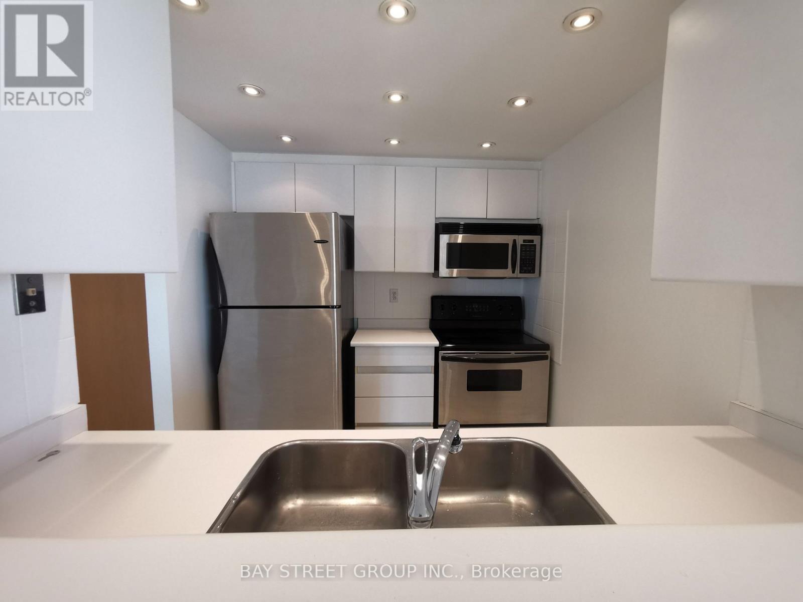 3710 - 7 Concorde Place, Toronto, Ontario  M3C 3N4 - Photo 7 - C12501194