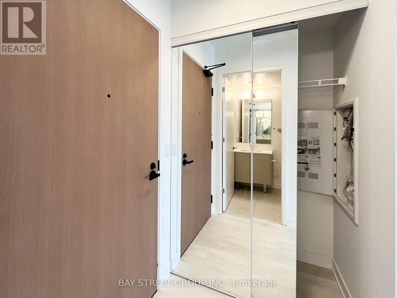 817 - 8 Tippett Rd Road, Toronto, Ontario  M3H 0E7 - Photo 4 - C12501212