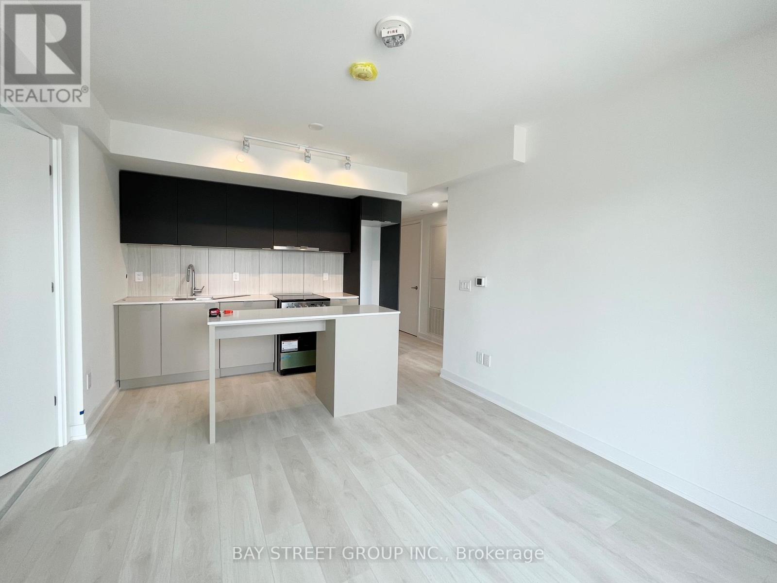 817 - 8 Tippett Rd Road, Toronto, Ontario  M3H 0E7 - Photo 6 - C12501212