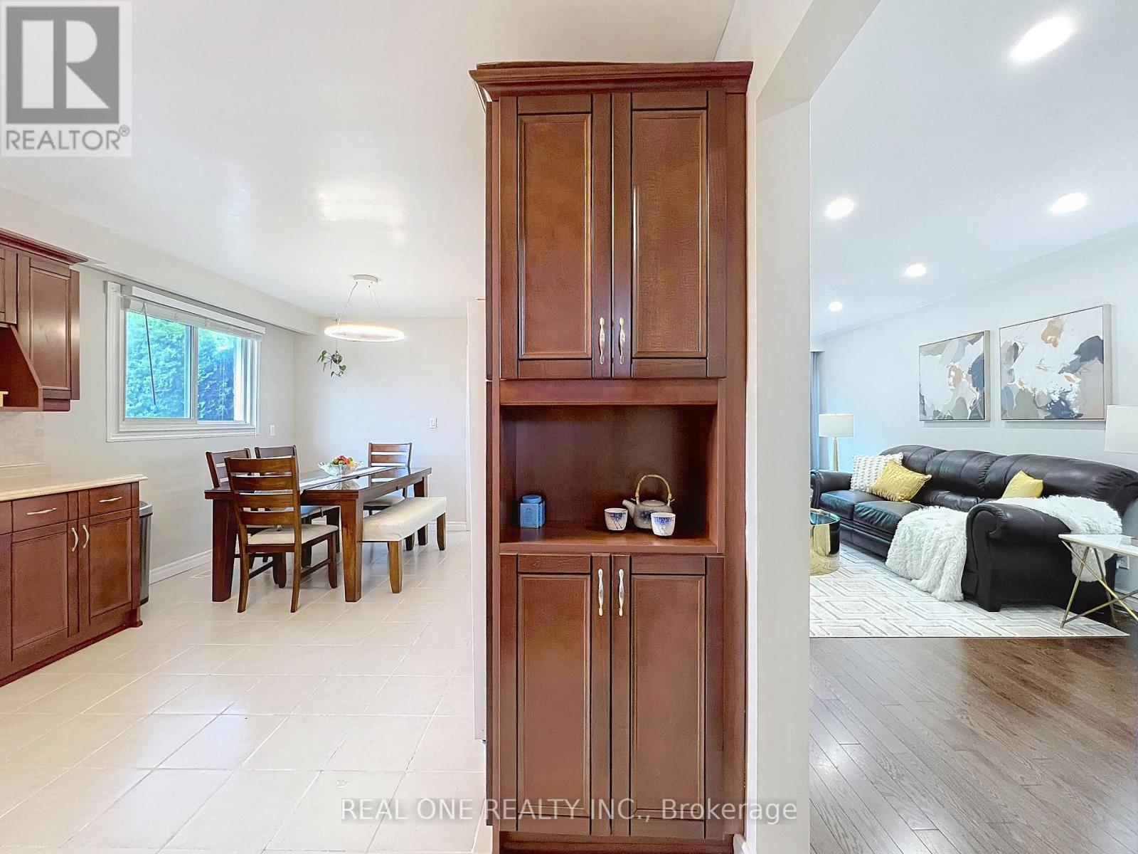 2 James Gray Drive, Toronto, Ontario  M2H 1N9 - Photo 9 - C12481645