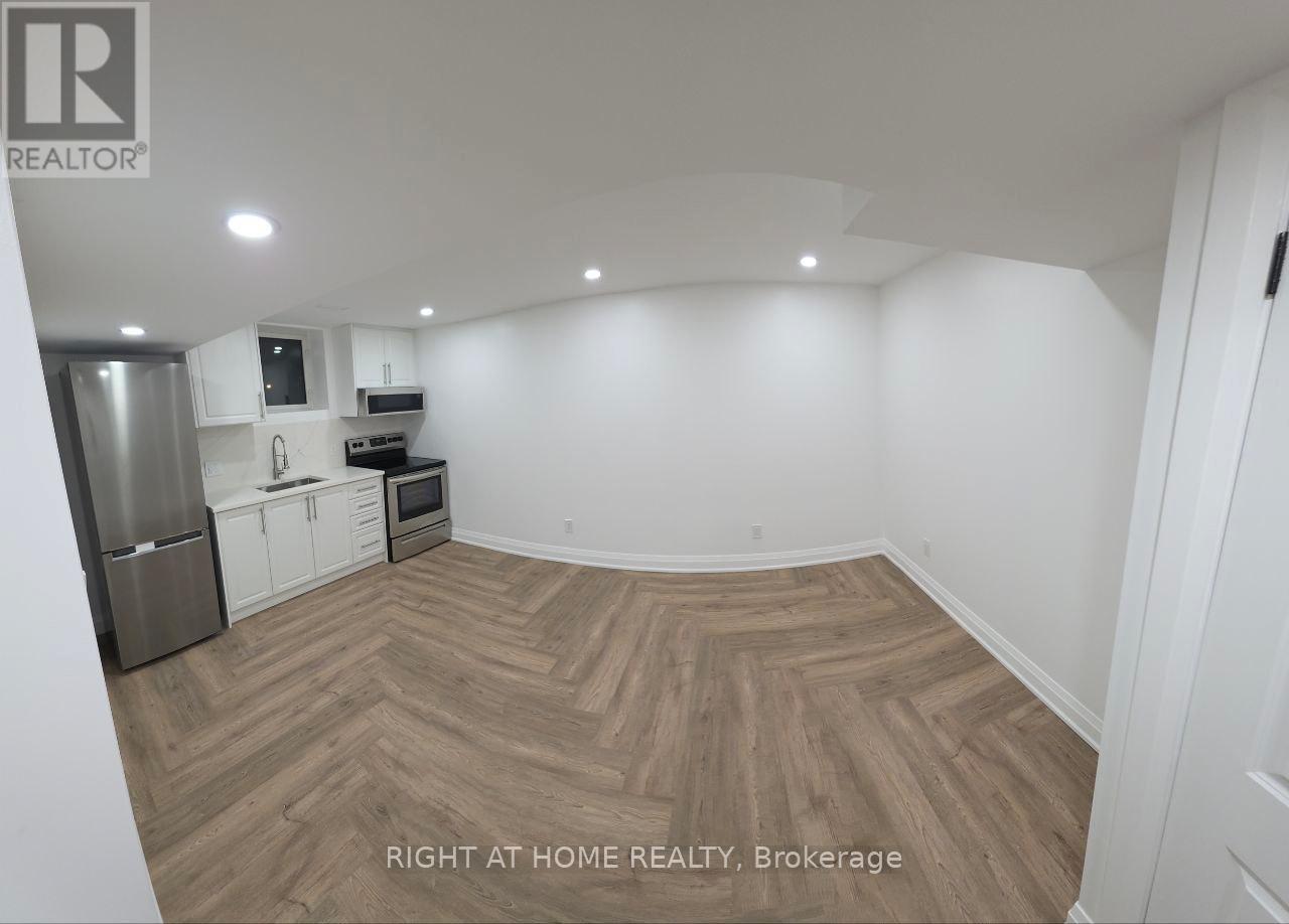 1 Huron Court, Aurora, Ontario  L4G 2X7 - Photo 2 - N12501216