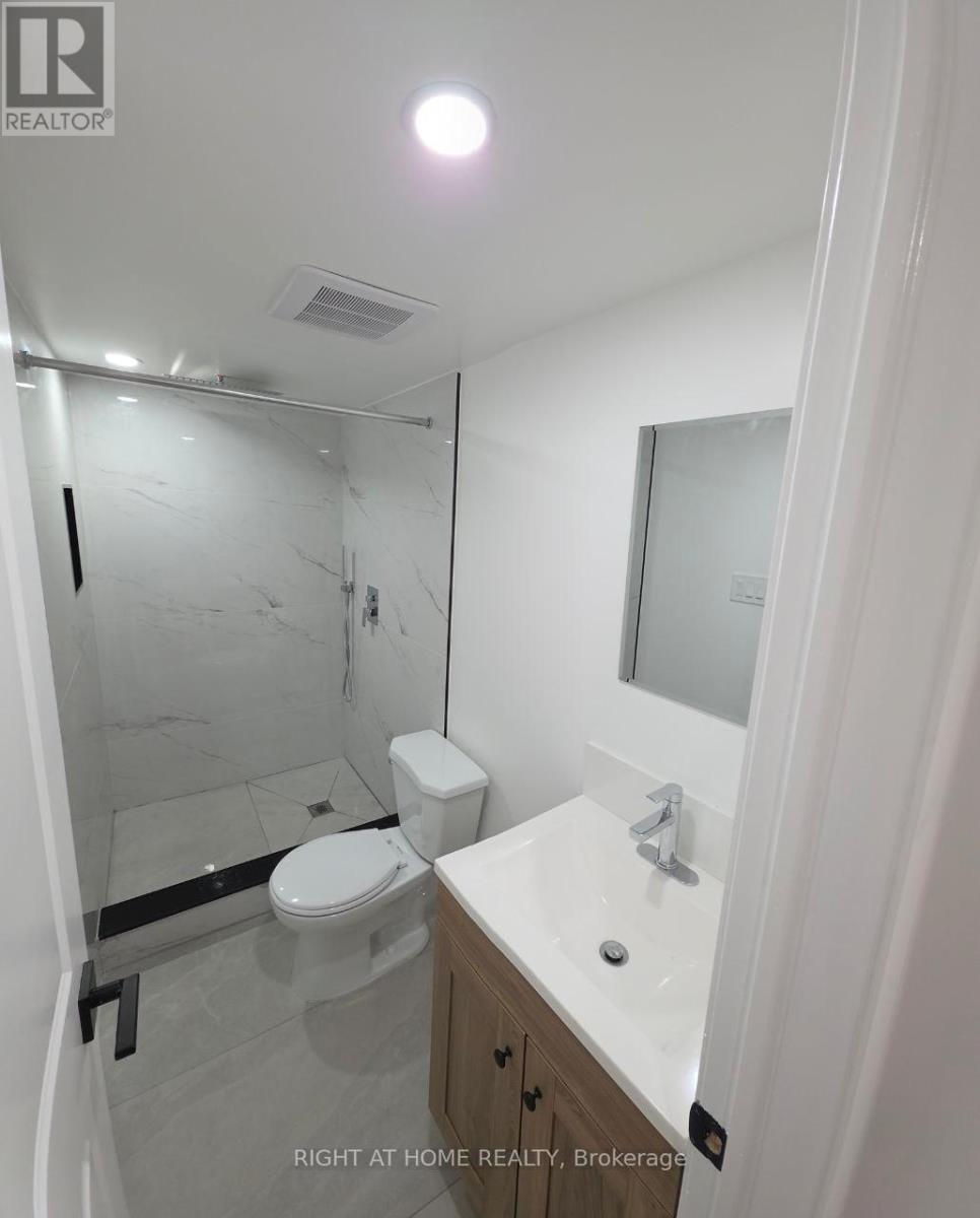 1 Huron Court, Aurora, Ontario  L4G 2X7 - Photo 6 - N12501216