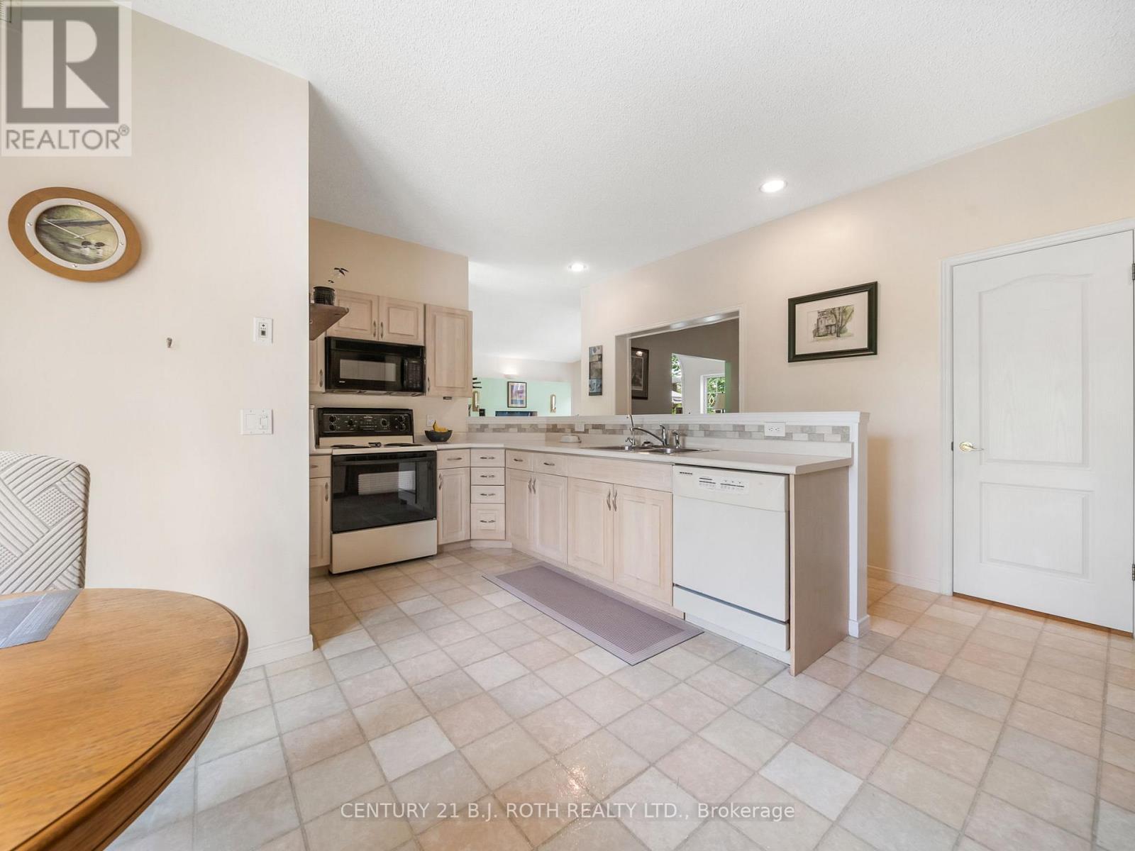 4 Beechwood Crescent, Oro-Medonte, Ontario  L0L 1T0 - Photo 11 - S12501198