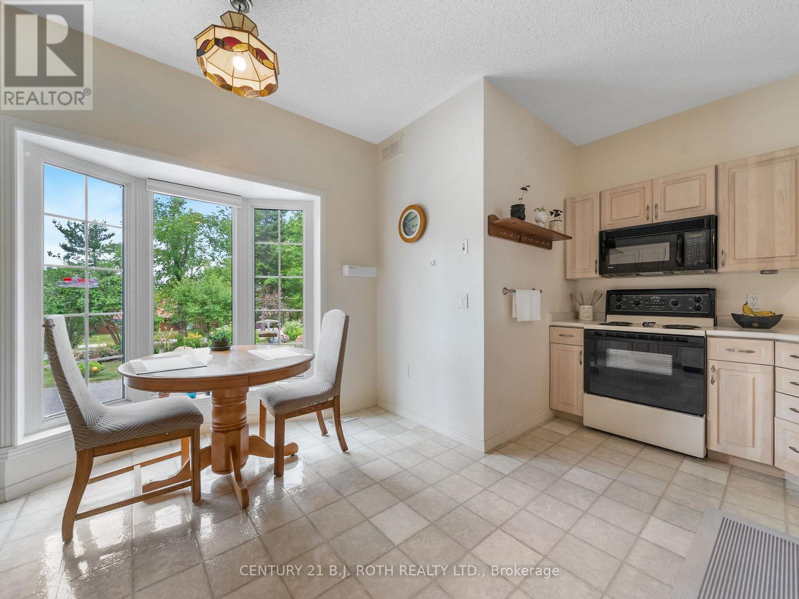 4 Beechwood Crescent, Oro-Medonte, Ontario  L0L 1T0 - Photo 12 - S12501198