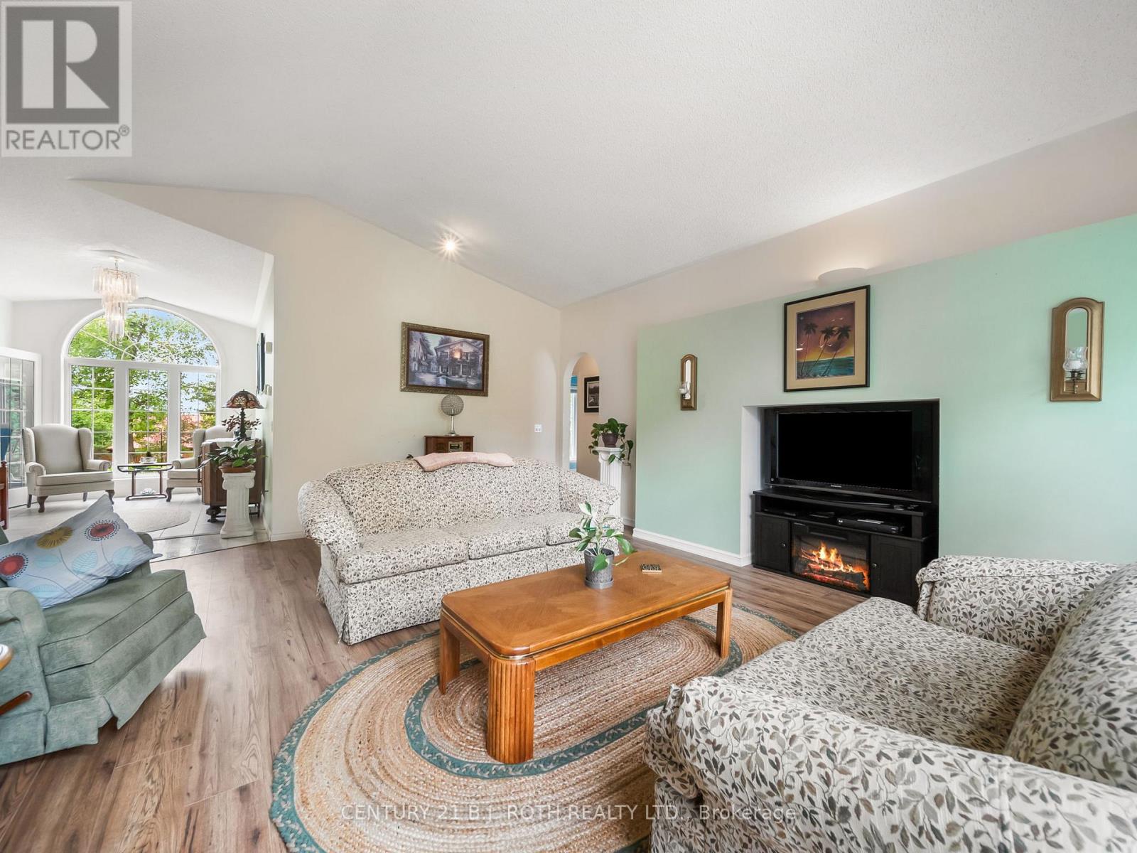 4 Beechwood Crescent, Oro-Medonte, Ontario  L0L 1T0 - Photo 4 - S12501198