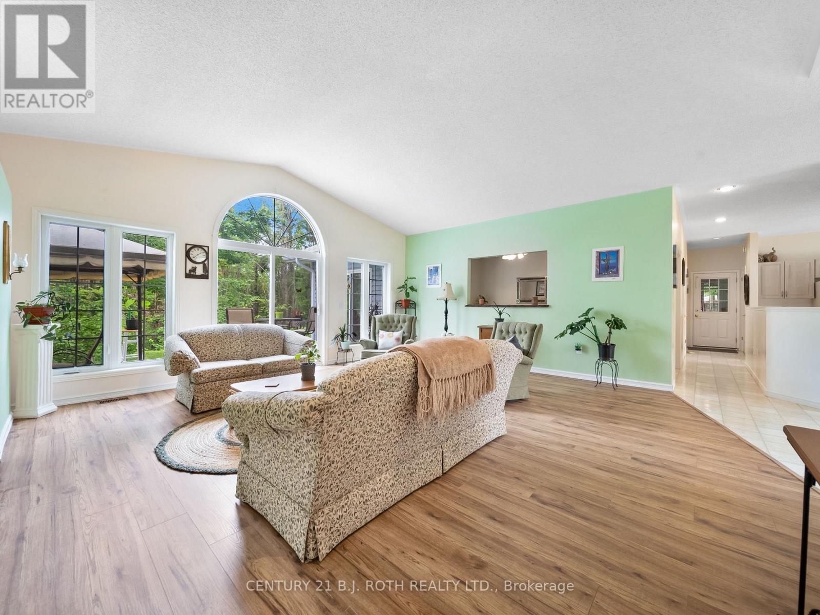 4 Beechwood Crescent, Oro-Medonte, Ontario  L0L 1T0 - Photo 5 - S12501198