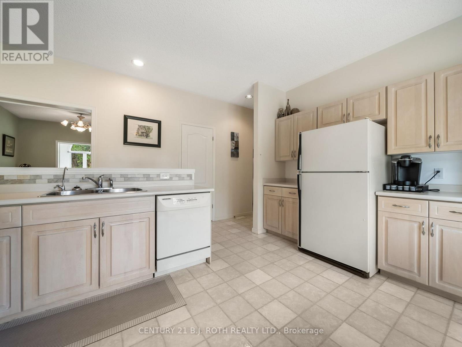 4 Beechwood Crescent, Oro-Medonte, Ontario  L0L 1T0 - Photo 7 - S12501198