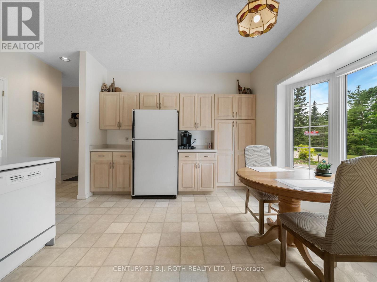 4 Beechwood Crescent, Oro-Medonte, Ontario  L0L 1T0 - Photo 9 - S12501198