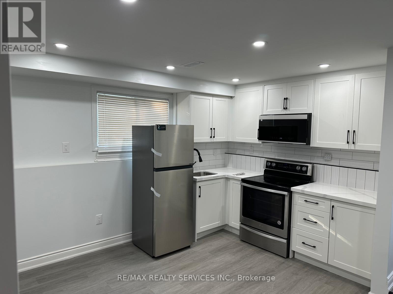 Unit 2 - 6903 Cumberland Court, Niagara Falls, Ontario  L2H 2R7 - Photo 3 - X12501208