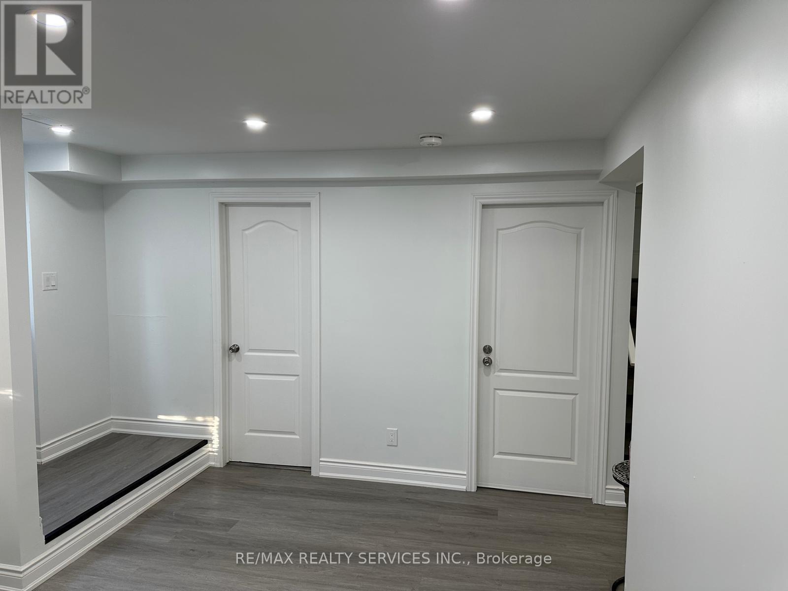 Unit 2 - 6903 Cumberland Court, Niagara Falls, Ontario  L2H 2R7 - Photo 4 - X12501208