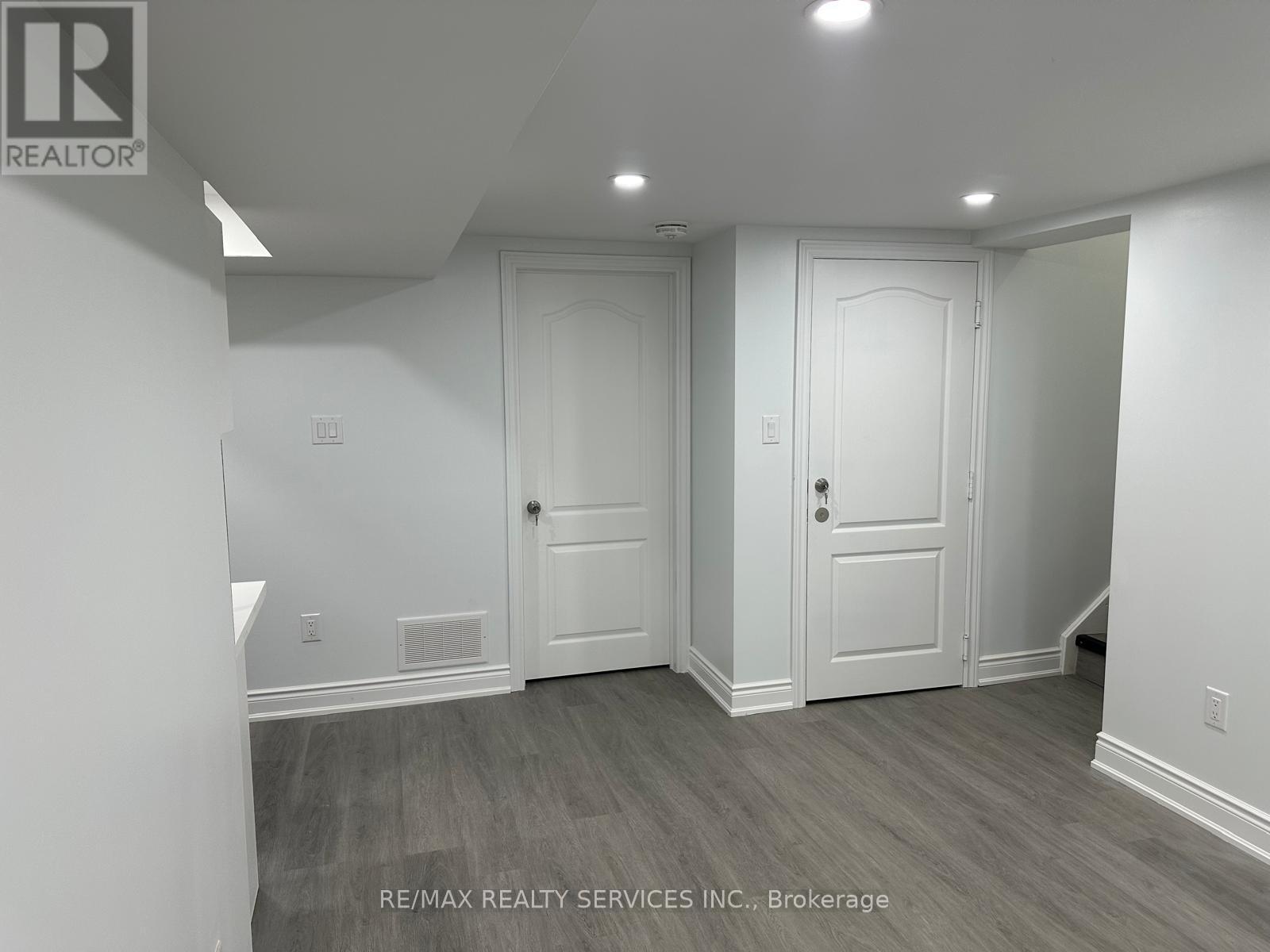 Unit 2 - 6903 Cumberland Court, Niagara Falls, Ontario  L2H 2R7 - Photo 5 - X12501208