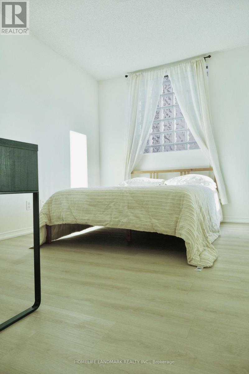 2205 - 750 Bay Street, Toronto, Ontario  M5G 1N6 - Photo 13 - C12501222