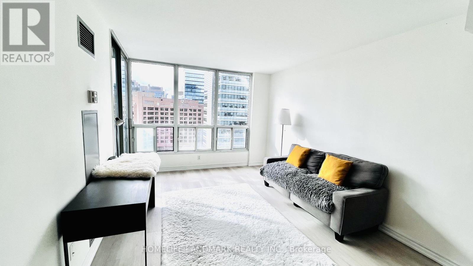 2205 - 750 Bay Street, Toronto, Ontario  M5G 1N6 - Photo 4 - C12501222