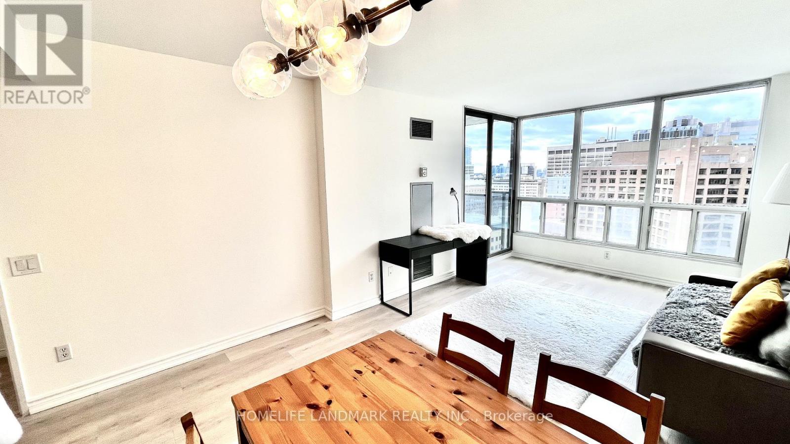 2205 - 750 Bay Street, Toronto, Ontario  M5G 1N6 - Photo 5 - C12501222