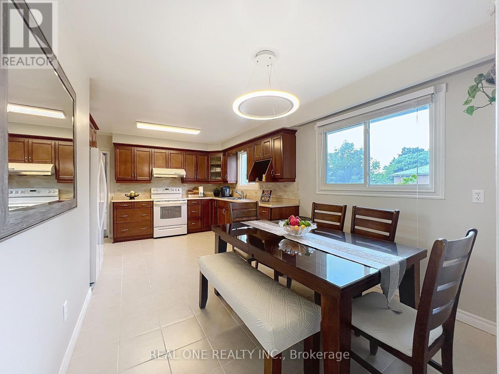 2 James Gray Drive, Toronto, Ontario  M2H 1N9 - Photo 10 - C12481645