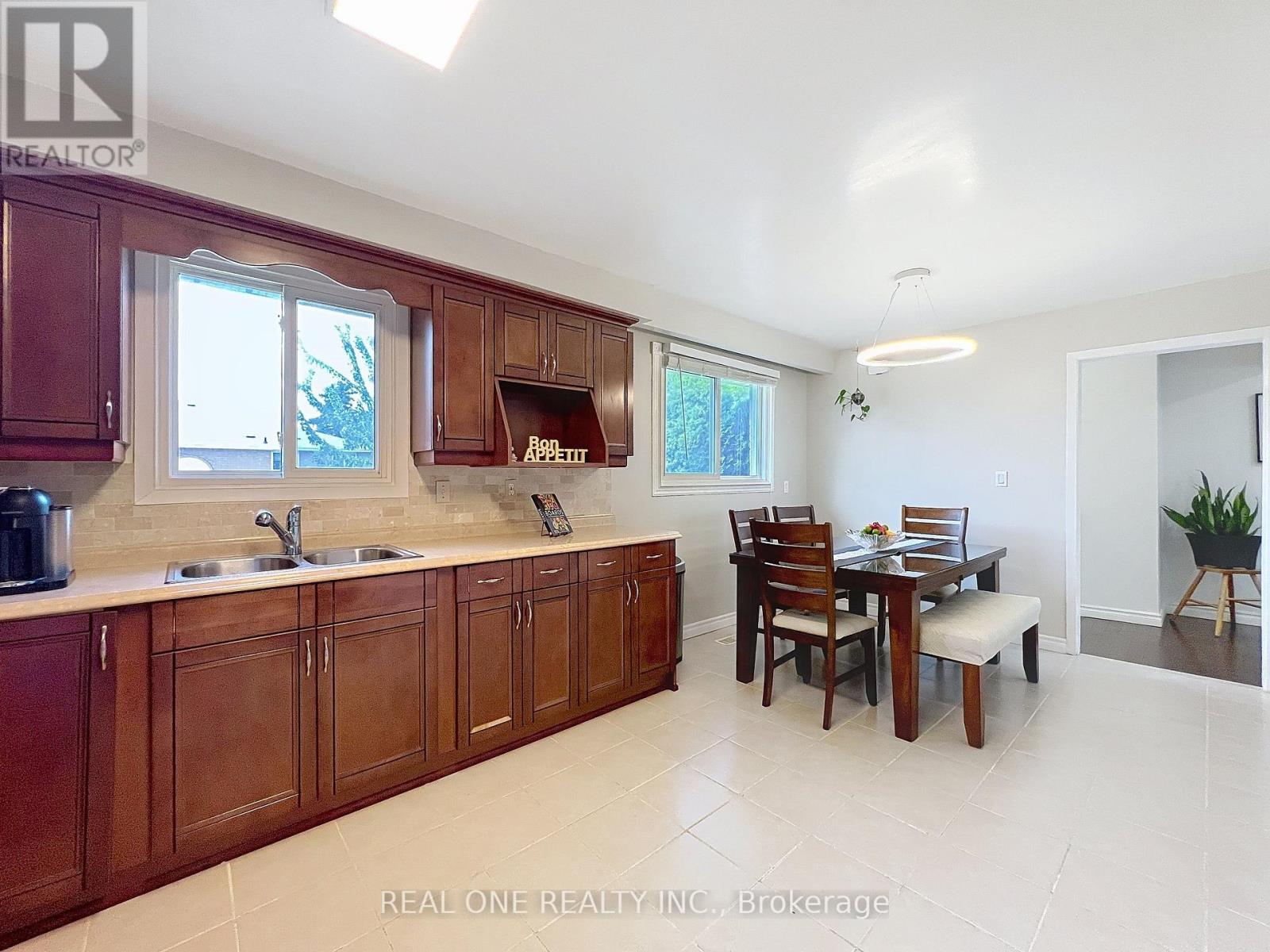 2 James Gray Drive, Toronto, Ontario  M2H 1N9 - Photo 13 - C12481645