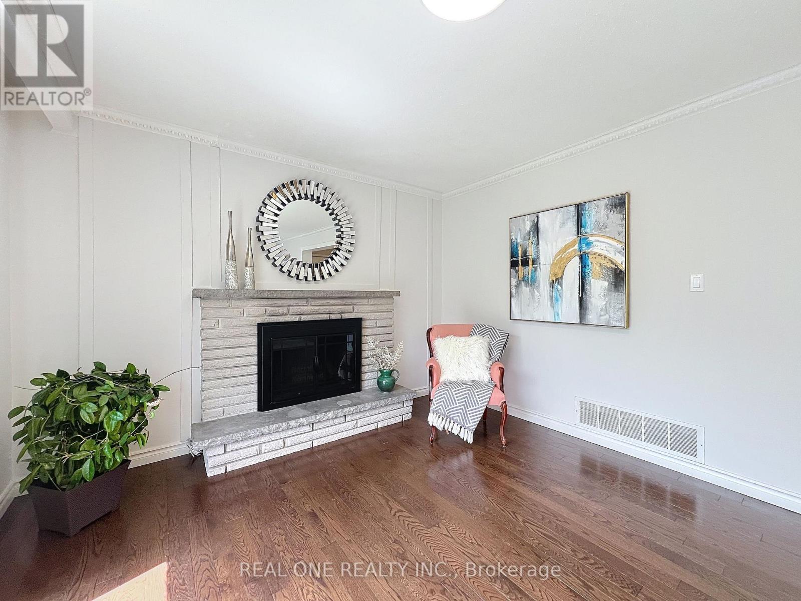 2 James Gray Drive, Toronto, Ontario  M2H 1N9 - Photo 29 - C12481645