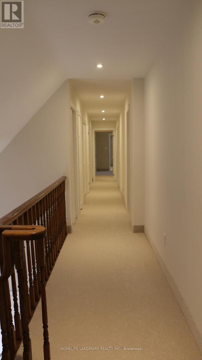 1564 Atrium Court, Mississauga, Ontario  L5H 2B8 - Photo 4 - W12501228