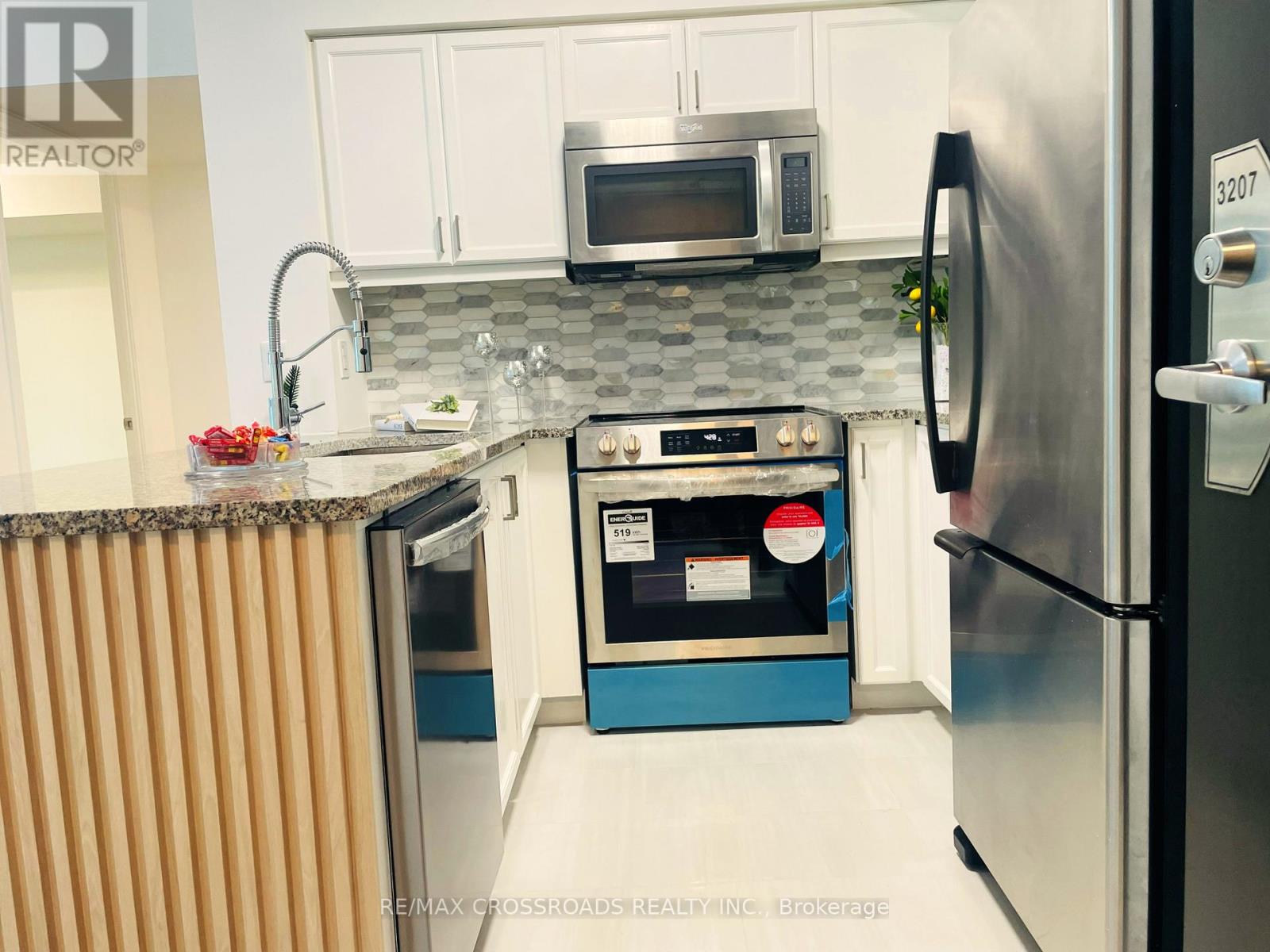 3207 - 19 Grand Trunk Crescent, Toronto, Ontario  M5J 3A3 - Photo 10 - C12496382