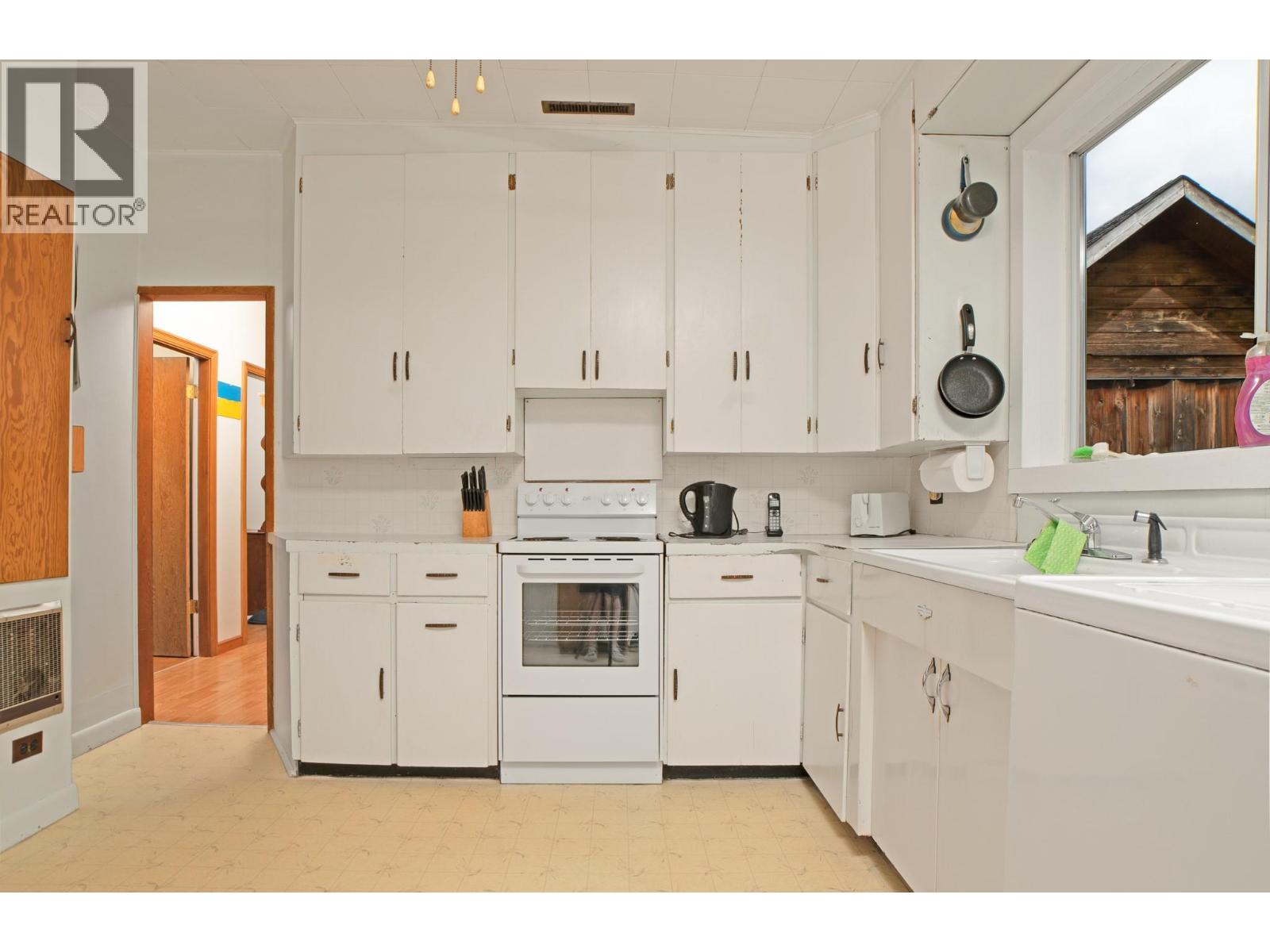 1610 Eastman Avenue, Riondel, British Columbia  V0B 2B0 - Photo 11 - 10359991