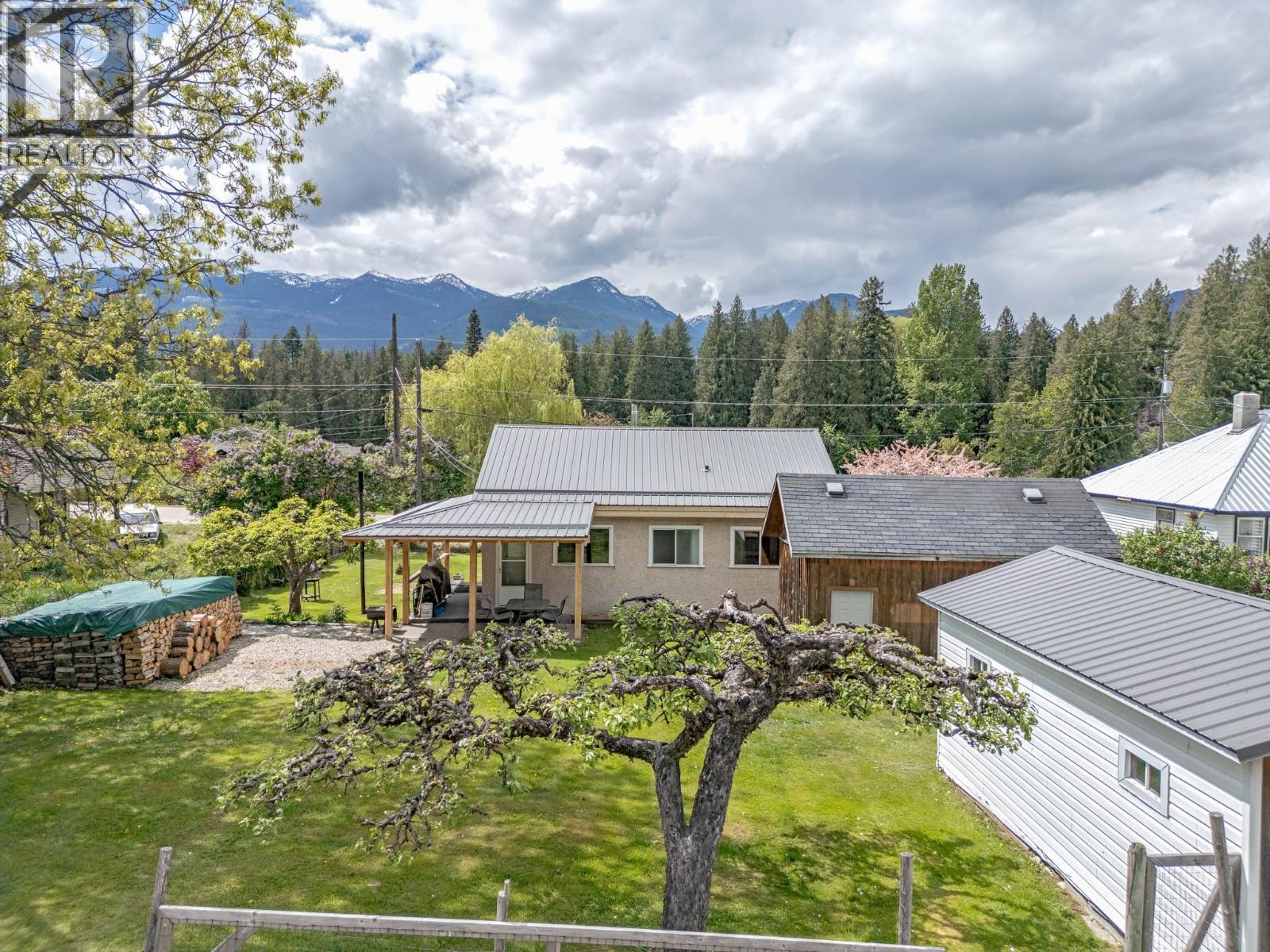 1610 Eastman Avenue, Riondel, British Columbia  V0B 2B0 - Photo 16 - 10359991