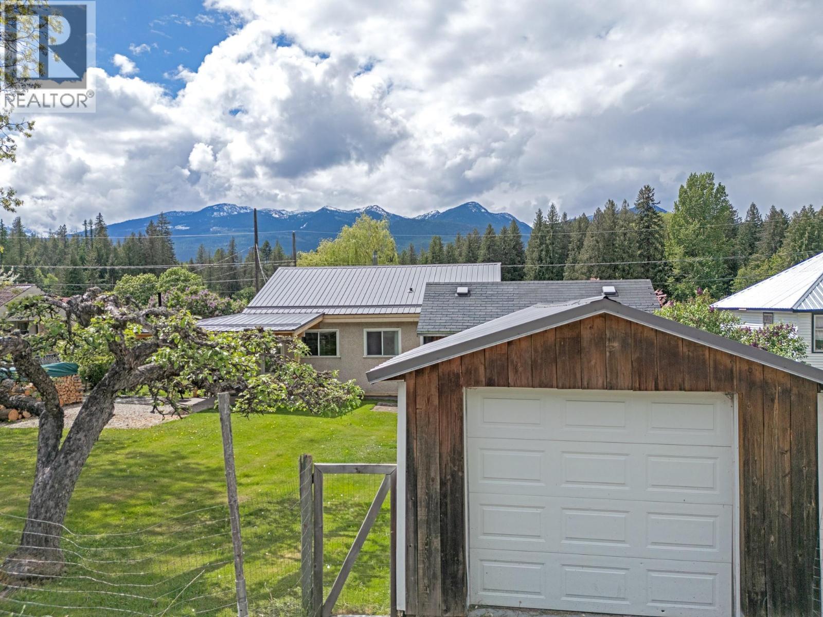 1610 Eastman Avenue, Riondel, British Columbia  V0B 2B0 - Photo 24 - 10359991