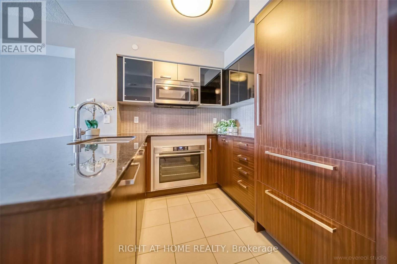 2110 - 5168 Yonge Street, Toronto, Ontario  M2N 0G1 - Photo 4 - C12501248