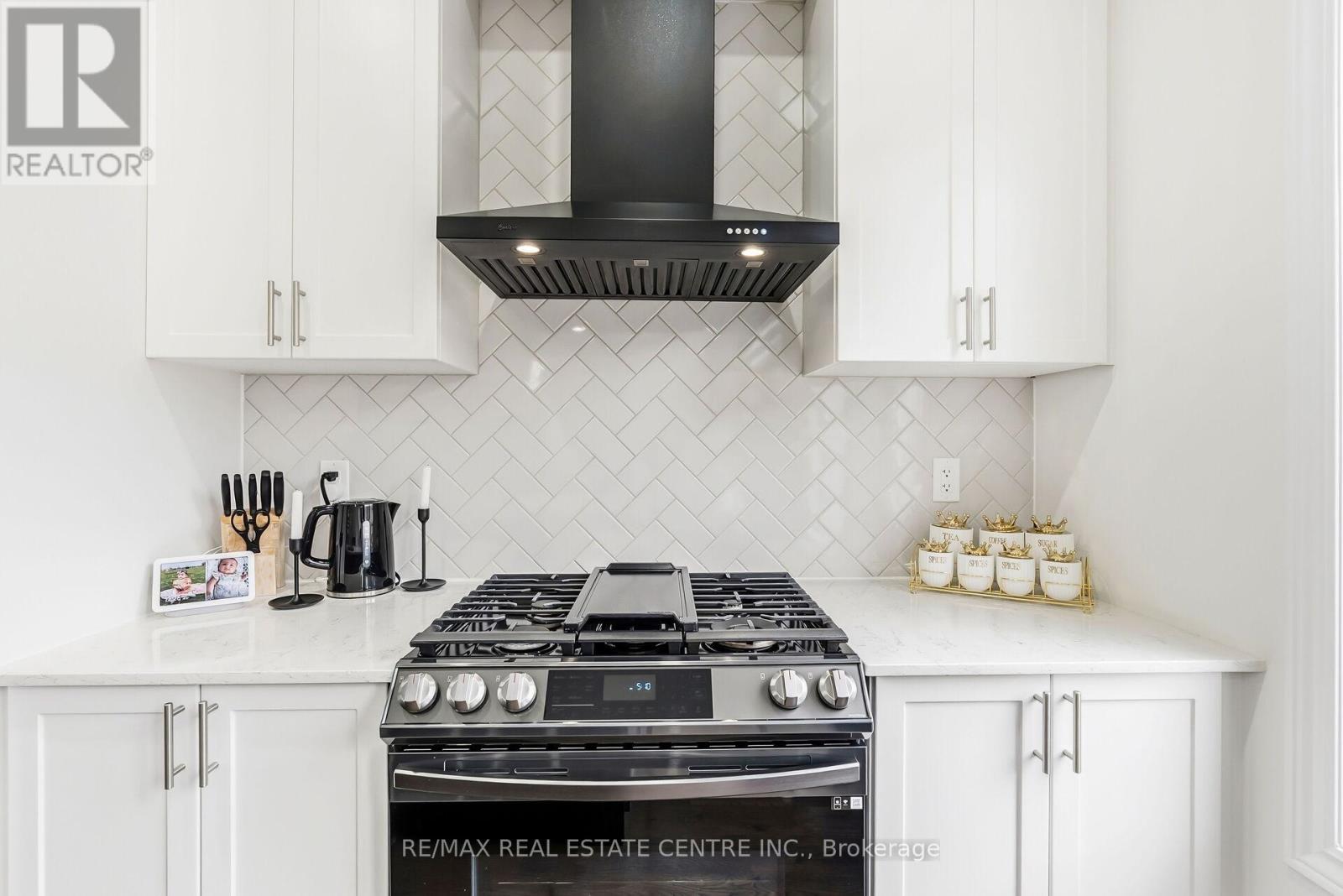 488 Parent Place Street, Milton, Ontario  L9E 1L4 - Photo 17 - W12501038