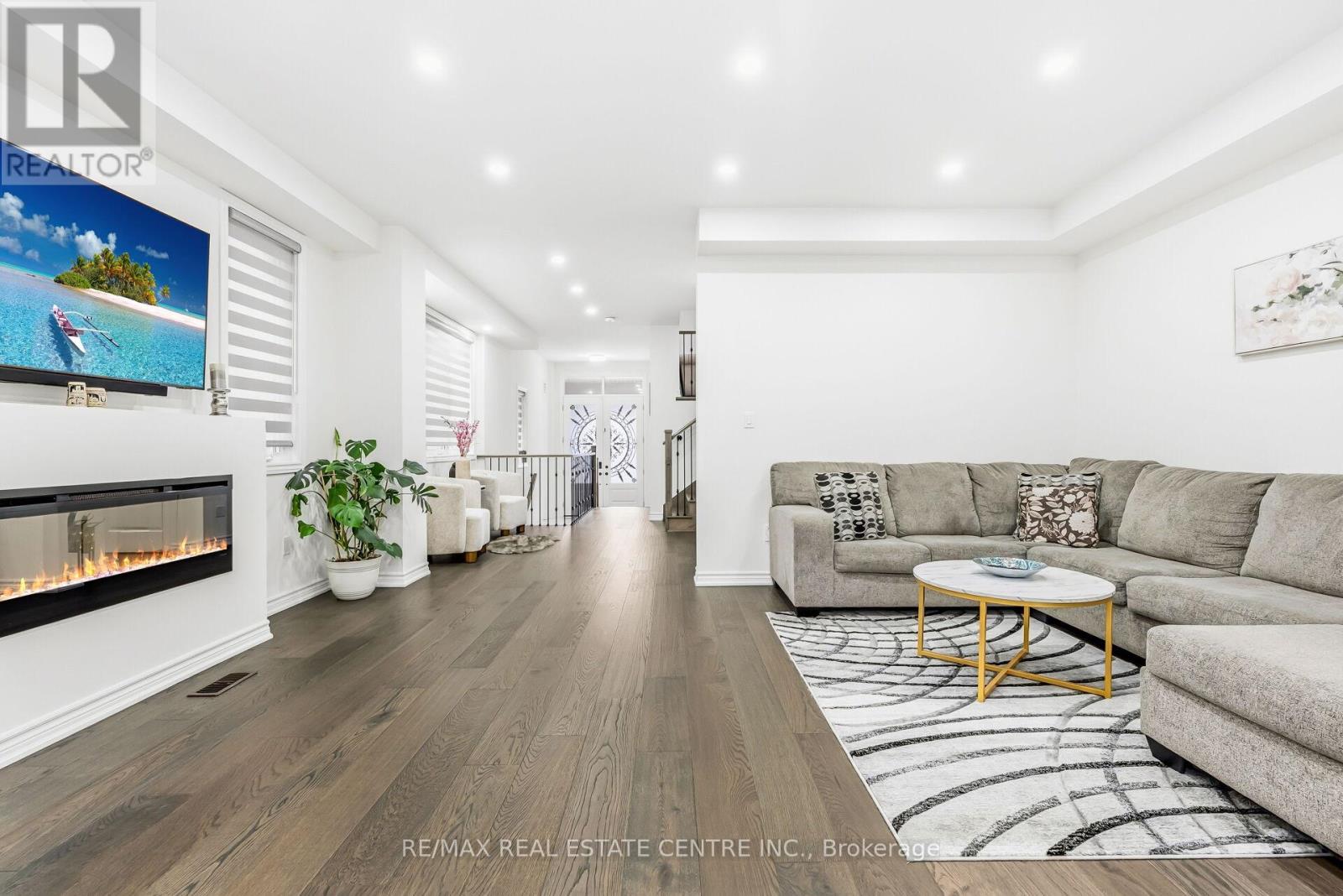 488 Parent Place Street, Milton, Ontario  L9E 1L4 - Photo 4 - W12501038