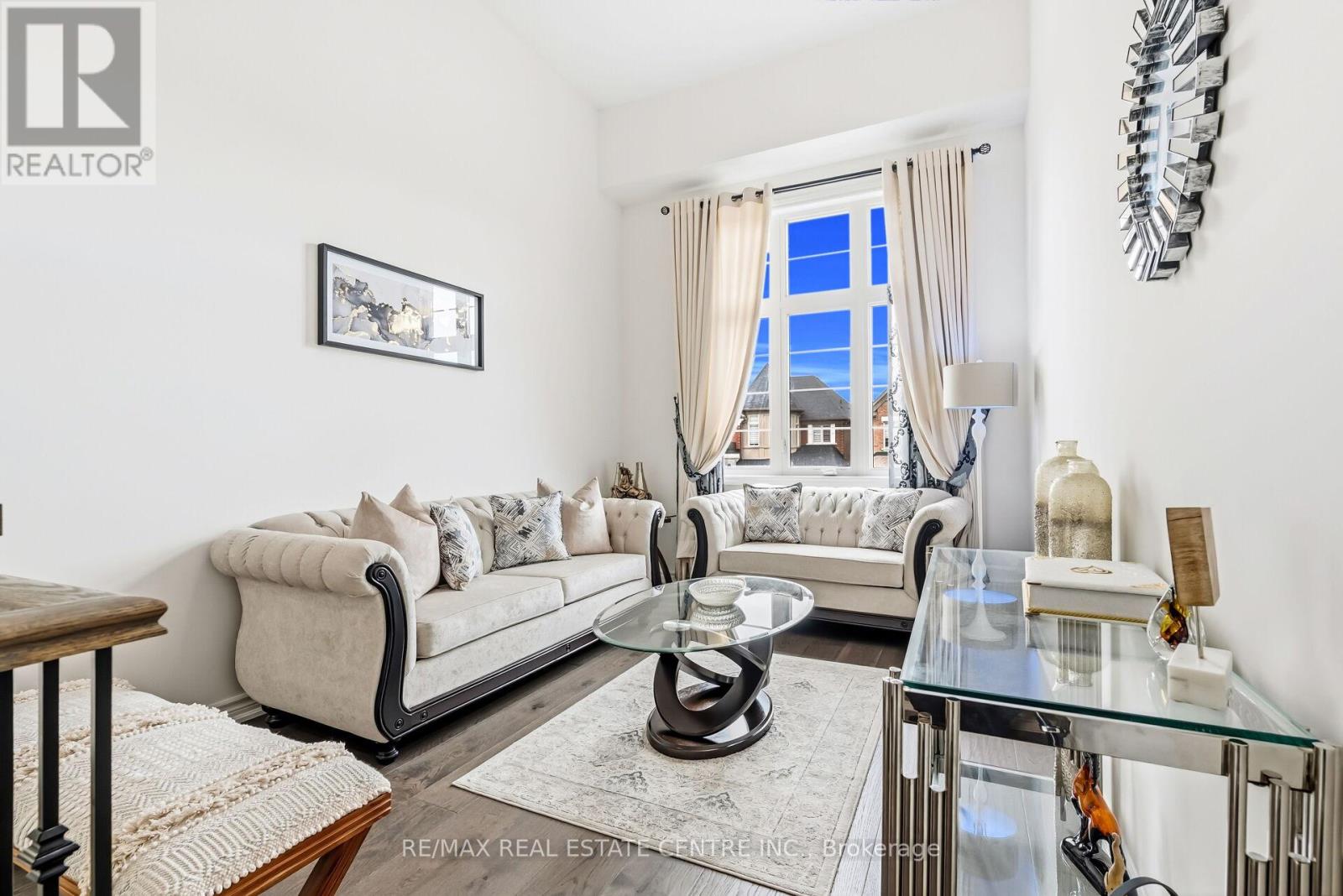 488 Parent Place Street, Milton, Ontario  L9E 1L4 - Photo 5 - W12501038