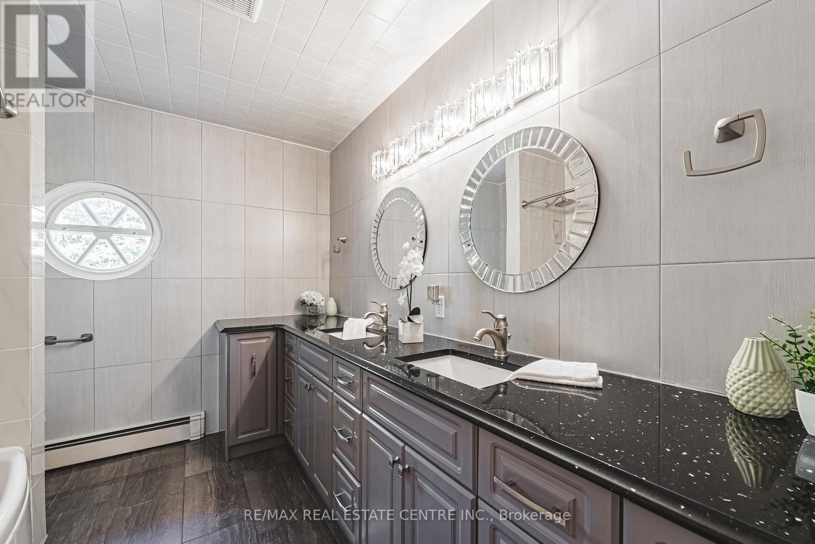 1751 Cheese Factory Road, North Dumfries, Ontario  N0B 1L0 - Photo 35 - X12501242