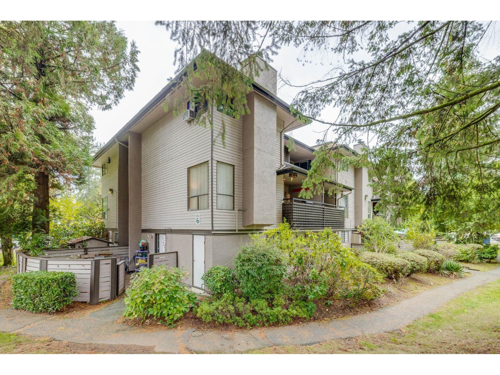 14834 Holly Park Lane, Surrey, British Columbia  V3R 6Y2 - Photo 1 - R3060853