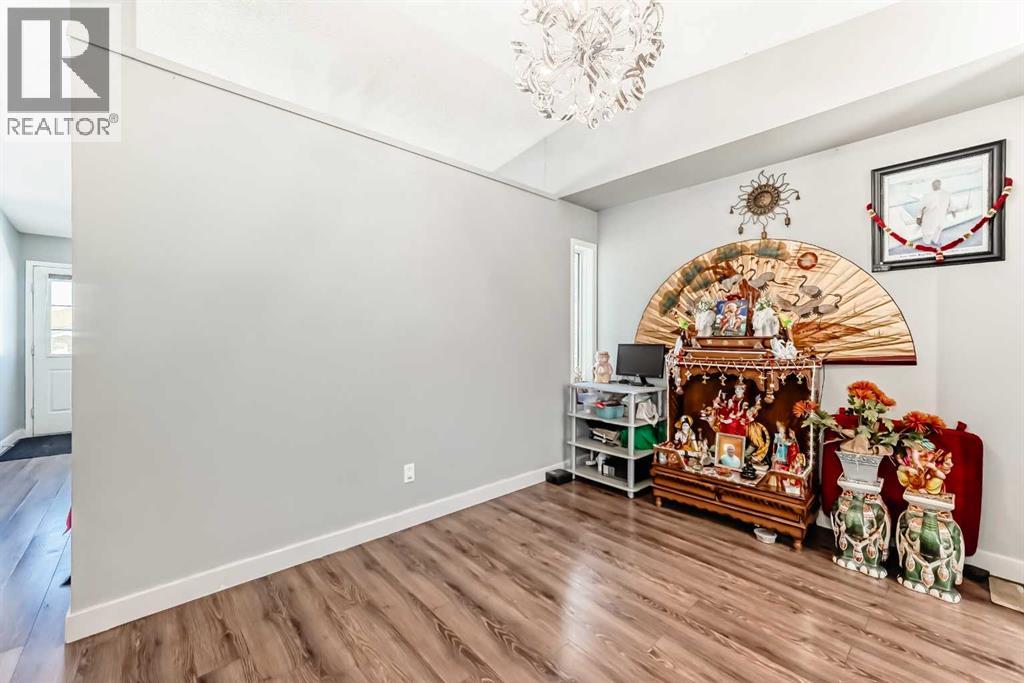 52 Martinglen Place Ne, Calgary, Alberta  T3J 3J1 - Photo 18 - A2256502