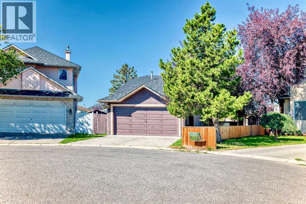 52 Martinglen Place Ne, Calgary, Alberta  T3J 3J1 - Photo 47 - A2256502