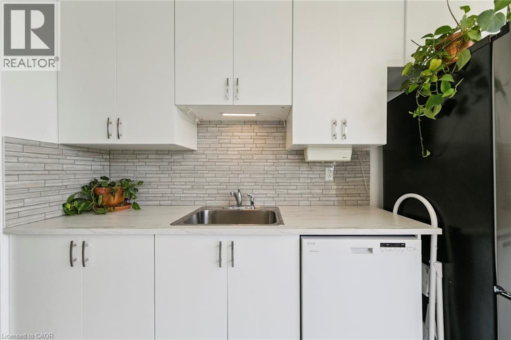 1110 Walden Circle, Mississauga, Ontario  L5J 4R3 - Photo 12 - 40785017