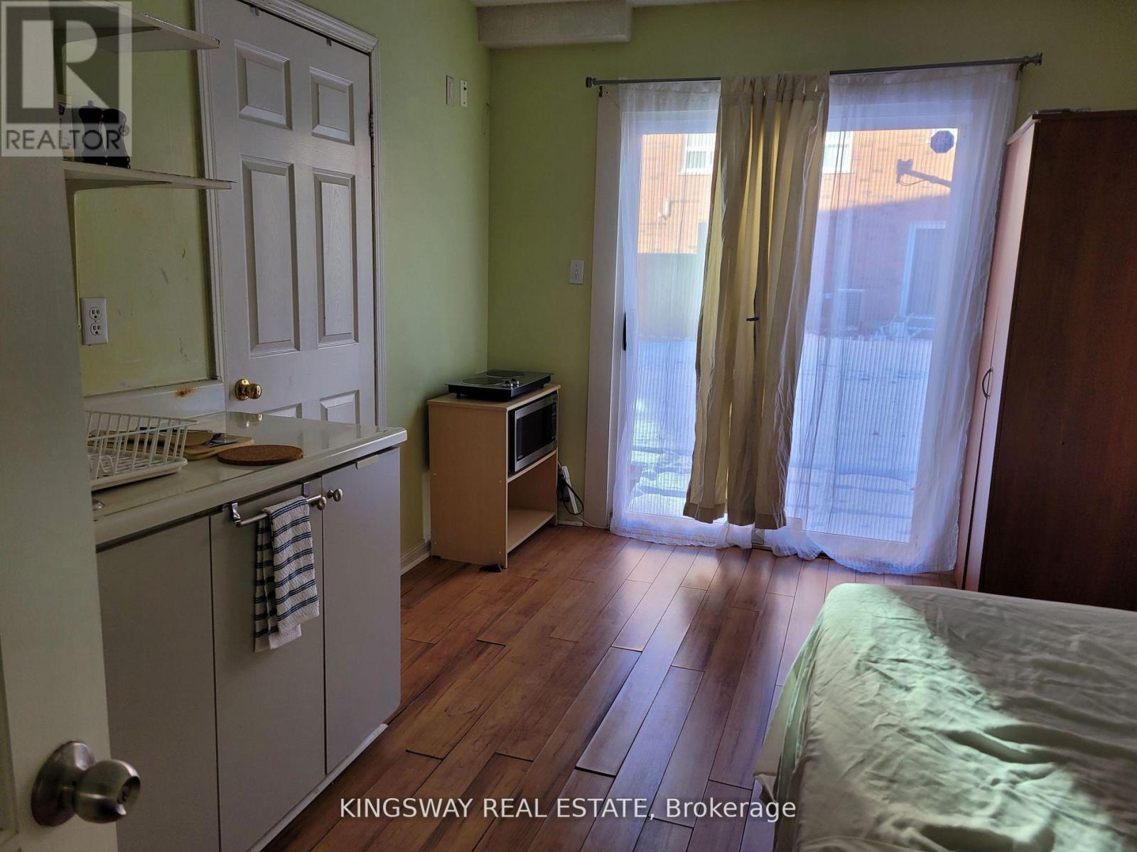 38 - 2 Clay Brick Court, Brampton, Ontario  L6V 4M7 - Photo 12 - W12501276