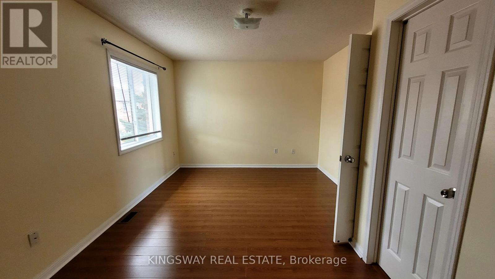 38 - 2 Clay Brick Court, Brampton, Ontario  L6V 4M7 - Photo 5 - W12501276